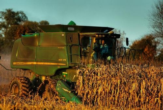 Illustration for article titled Awesome HDR Gallery Of John Deere Goodness